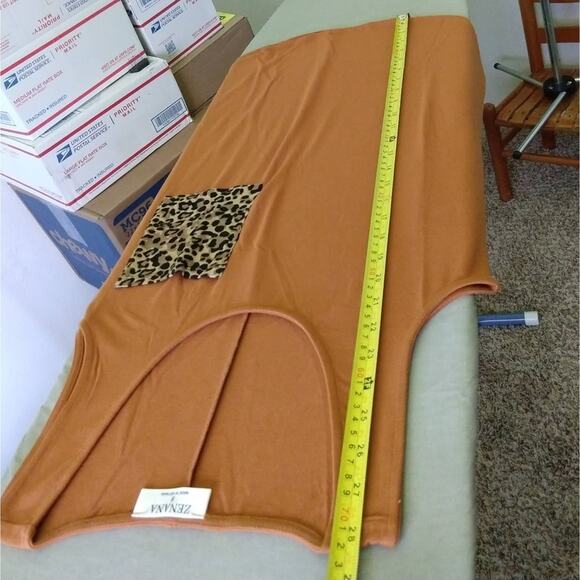 Medium Zenana Leopard Print Pocket Tank Top in Almond Orange - Picture 10 of 13